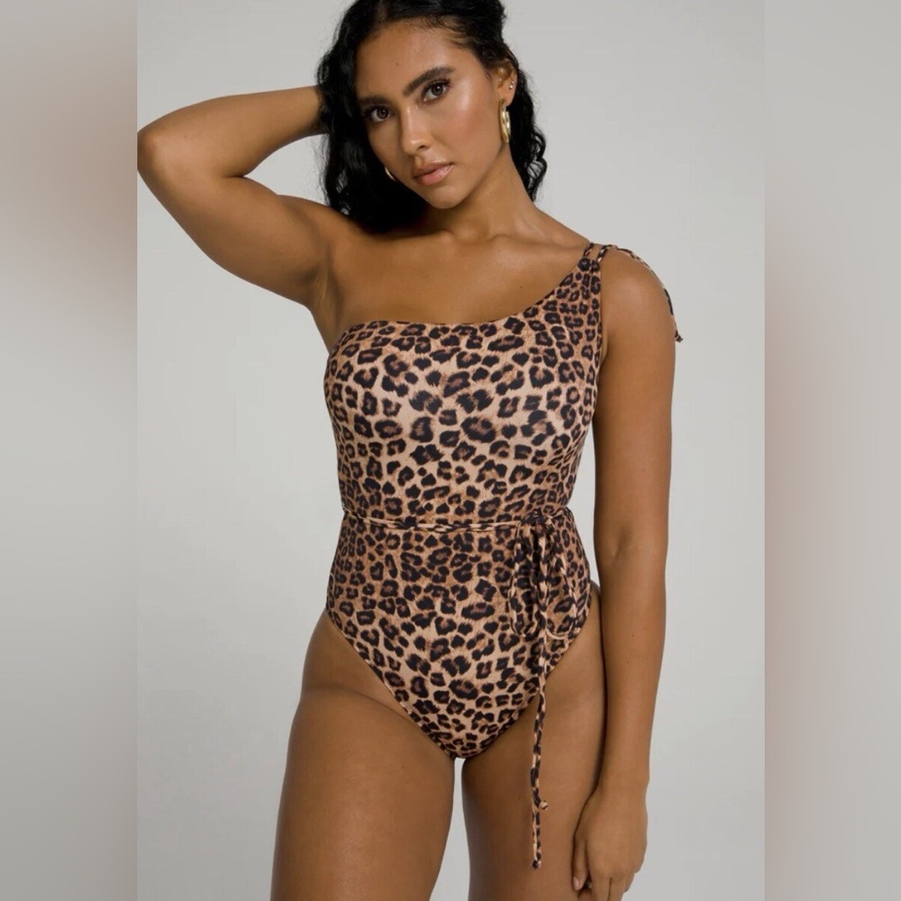 Nwt Good American New Womens Size‎ 3XL Leopard Hot Shoulder One Piece Swimsuit
